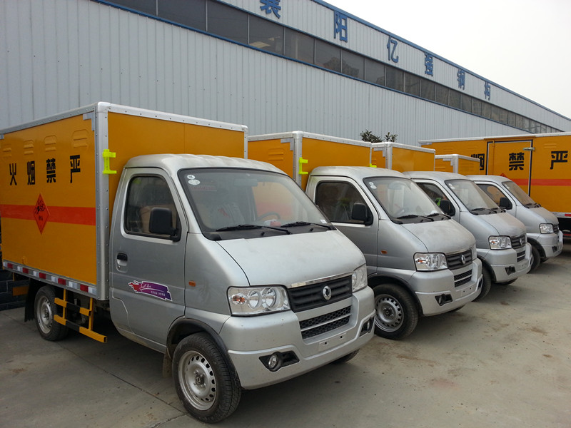 東風(fēng)俊風(fēng)易燃?xì)怏w廂式運(yùn)輸車