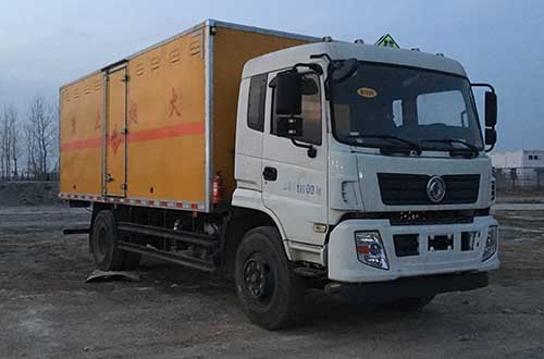 東風10噸爆破器材運輸