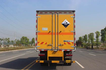 東風(fēng)多利卡10噸腐蝕性物品廂式運(yùn)輸車(chē)