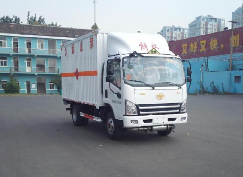 解放牌CA5071XRQP40K17LE5A84型易燃?xì)怏w廂式運(yùn)輸車