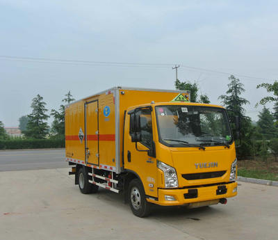 躍進超越C300型腐蝕性物品廂式運輸安全達標車