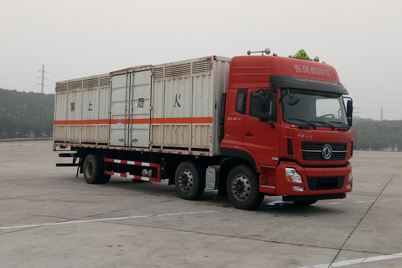 東風牌天龍雜項危險物品廂式運輸車