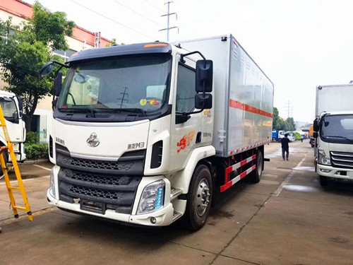 柳汽乘龍10噸炸藥運輸車