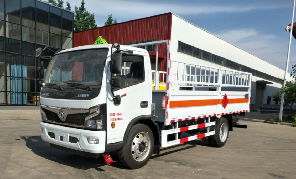 東風(fēng)牌5.2米型氣瓶運(yùn)輸車